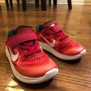 Toddler Nike Free RN size 9